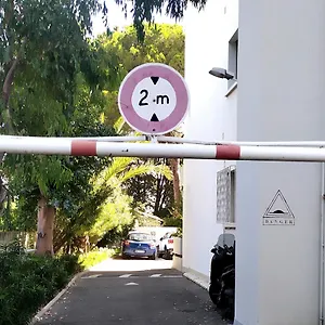 Appartement Grand Climatisé En Bord De Avec Parking Sécurisé, Golfe-Juan